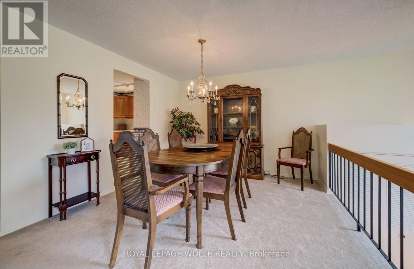 












51 UNDERHILL CRESCENT

,
Kitchener,




Ontario
N2A2S7

