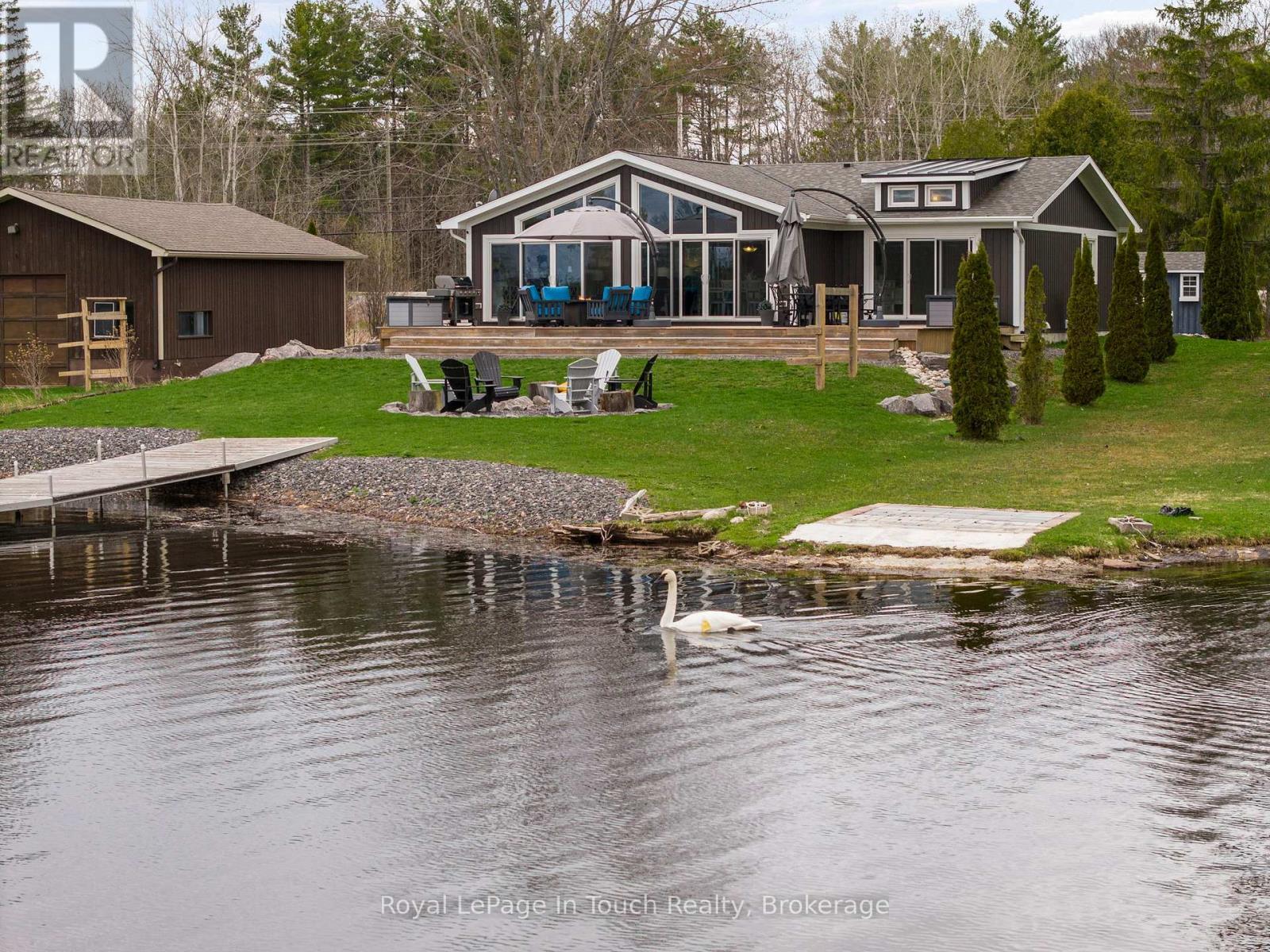 












110 LONE PINE ROAD

,
Georgian Bay (Baxter),




Ontario
L0K1S0

