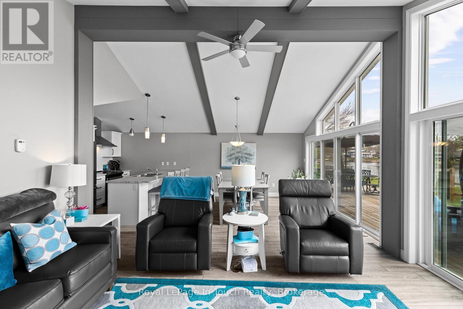 












110 LONE PINE ROAD

,
Georgian Bay (Baxter),




Ontario
L0K1S0


