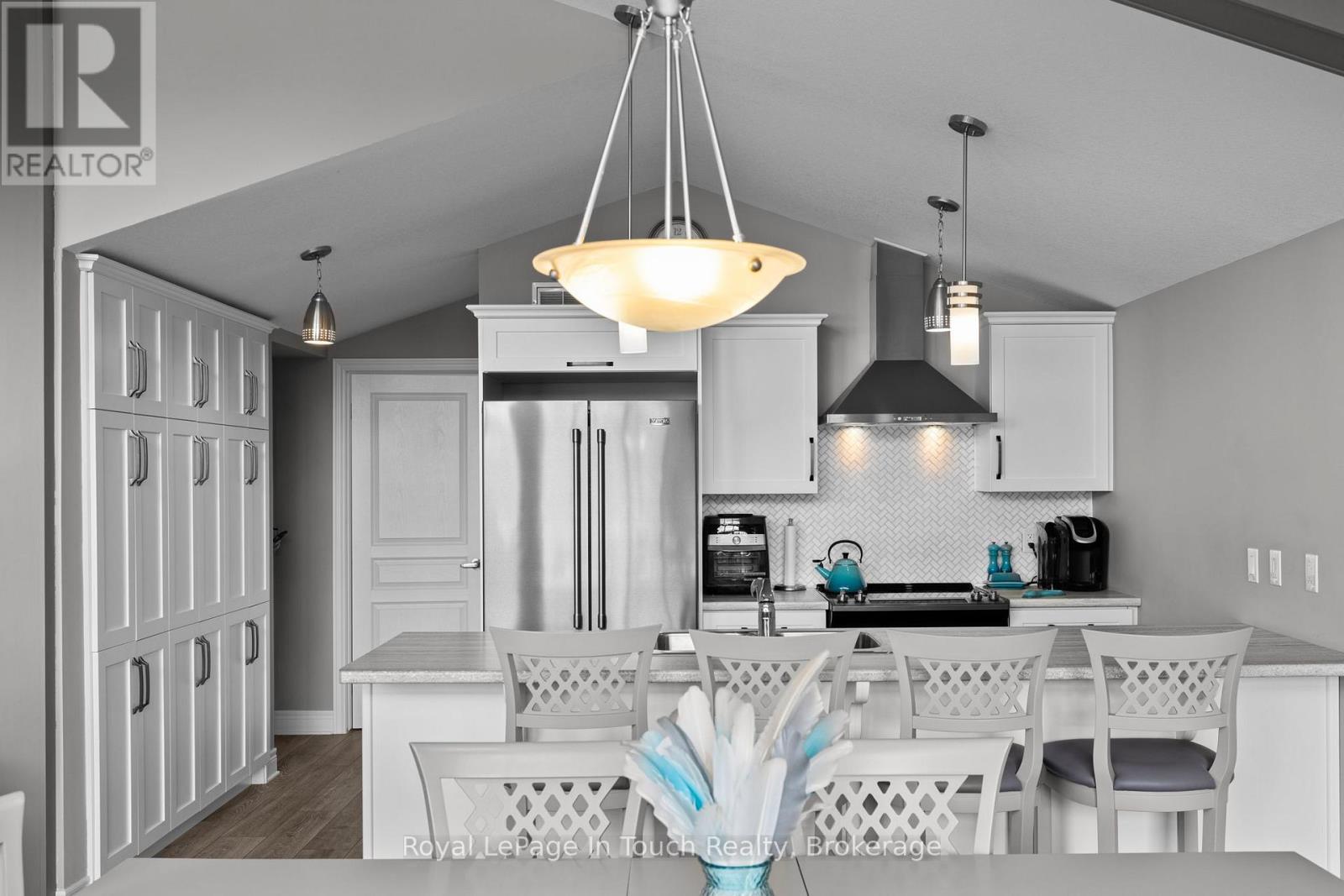 












110 LONE PINE ROAD

,
Georgian Bay (Baxter),




Ontario
L0K1S0

