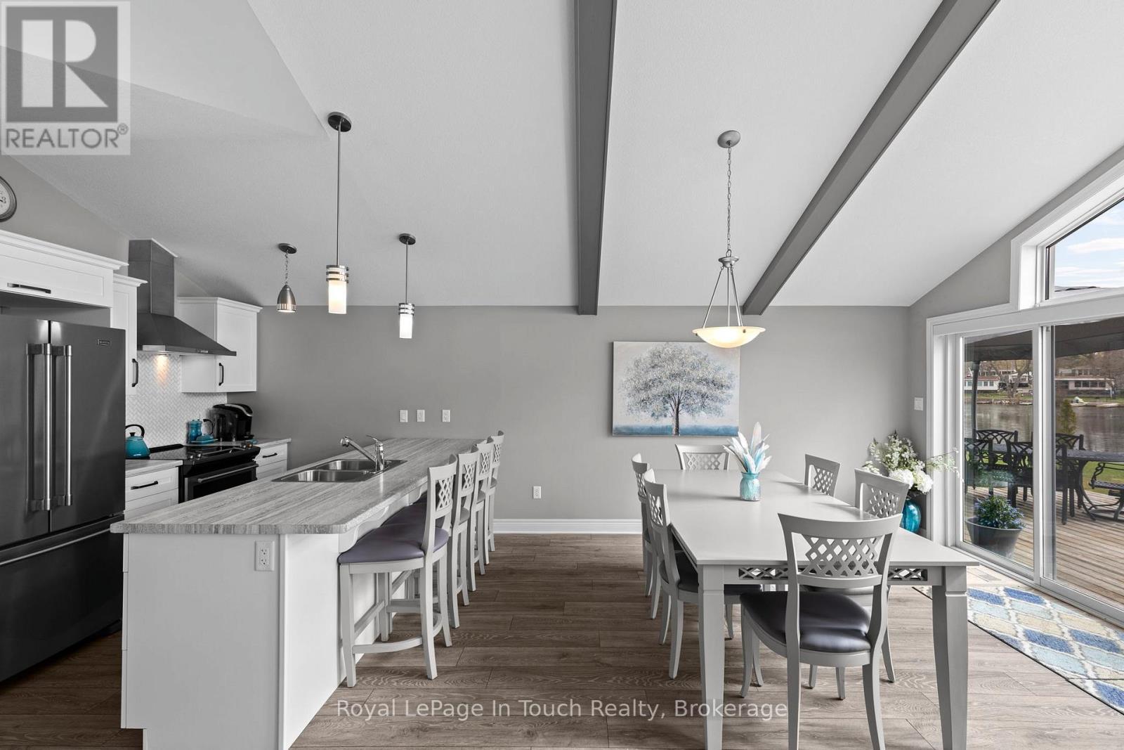 












110 LONE PINE ROAD

,
Georgian Bay (Baxter),




Ontario
L0K1S0

