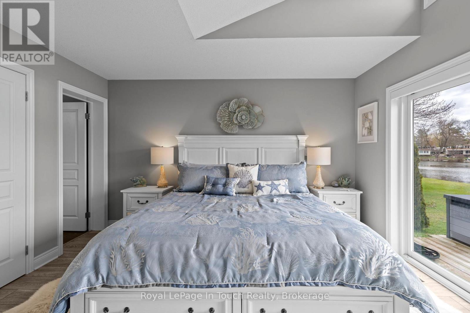 












110 LONE PINE ROAD

,
Georgian Bay (Baxter),




Ontario
L0K1S0

