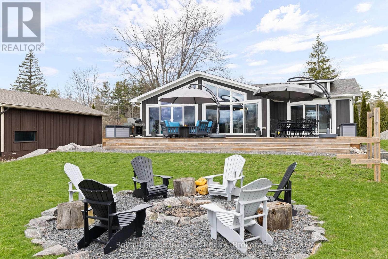 












110 LONE PINE ROAD

,
Georgian Bay (Baxter),




Ontario
L0K1S0

