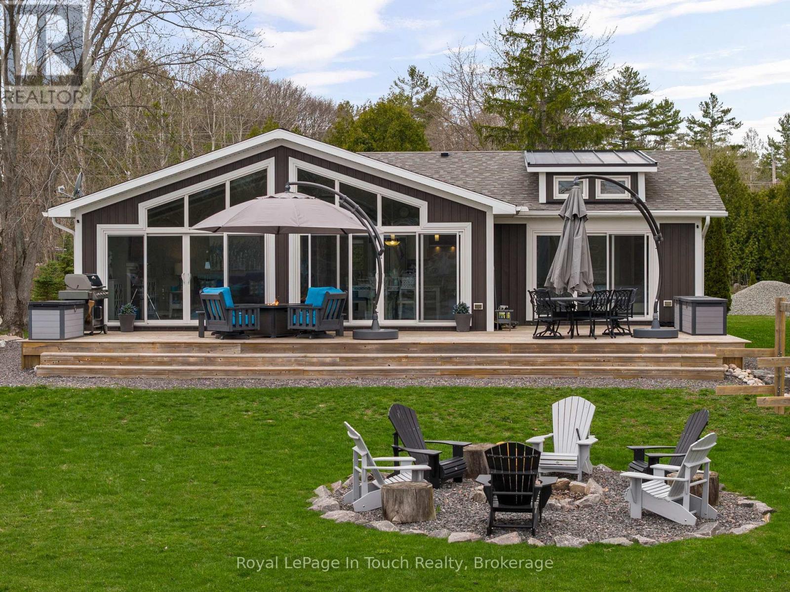 












110 LONE PINE ROAD

,
Georgian Bay (Baxter),




Ontario
L0K1S0

