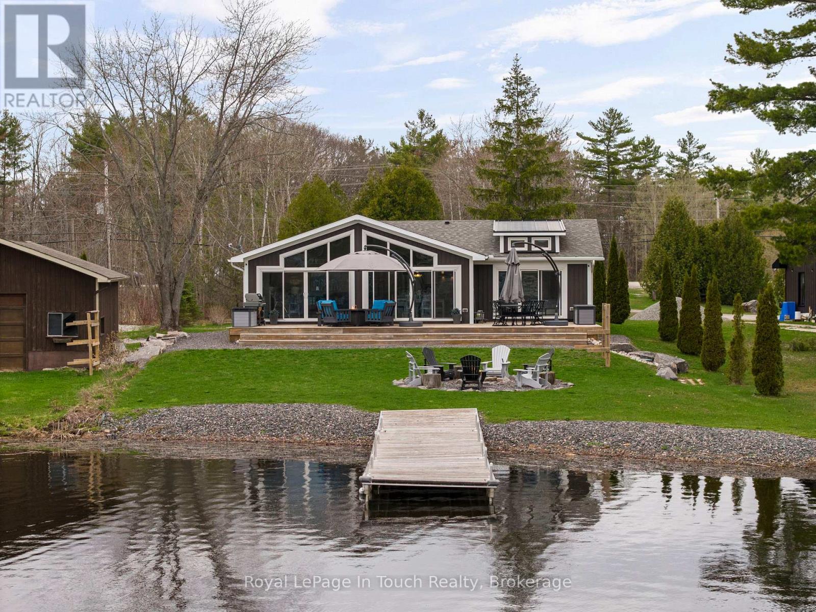 












110 LONE PINE ROAD

,
Georgian Bay (Baxter),




Ontario
L0K1S0

