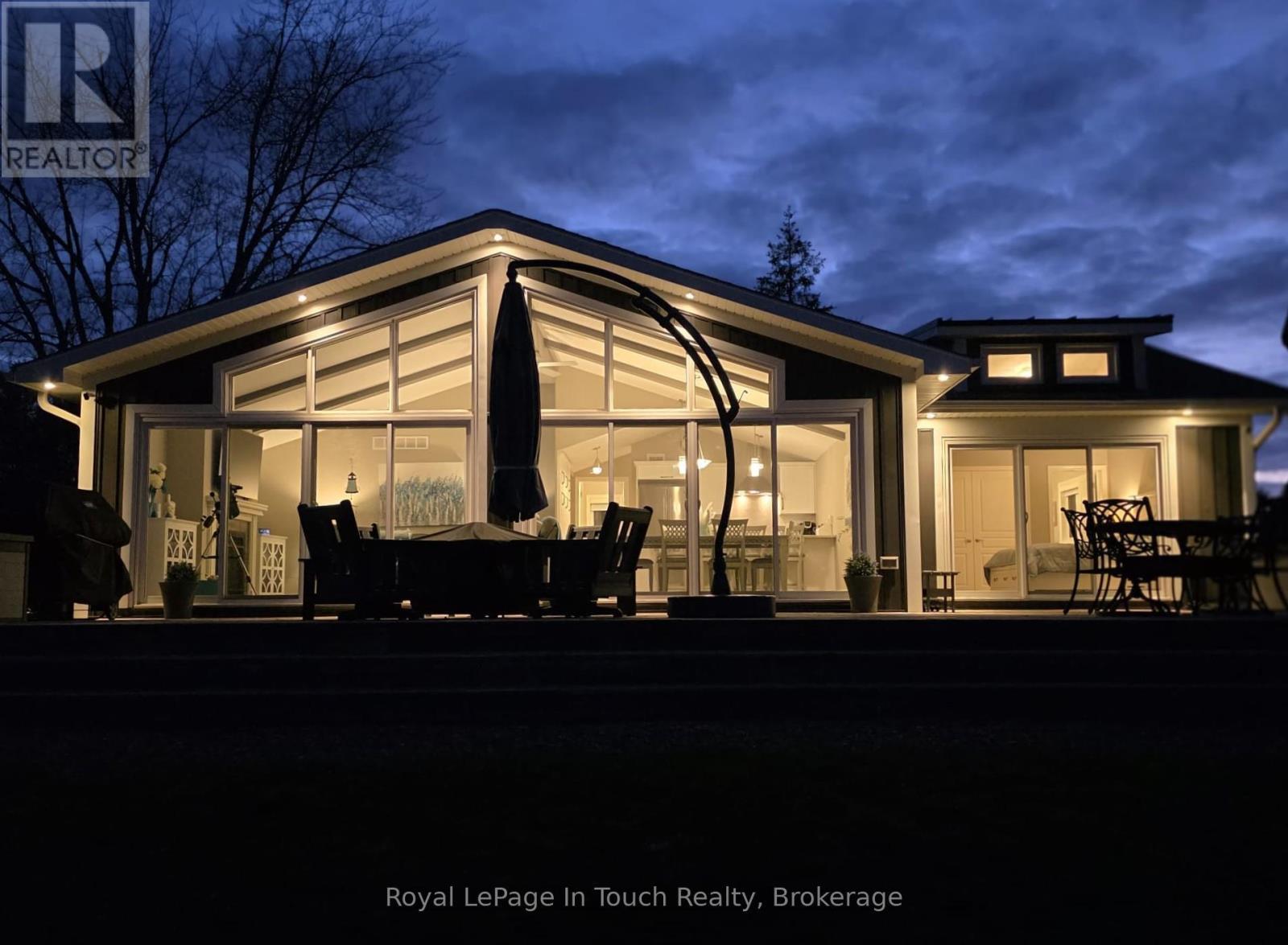 












110 LONE PINE ROAD

,
Georgian Bay (Baxter),




Ontario
L0K1S0

