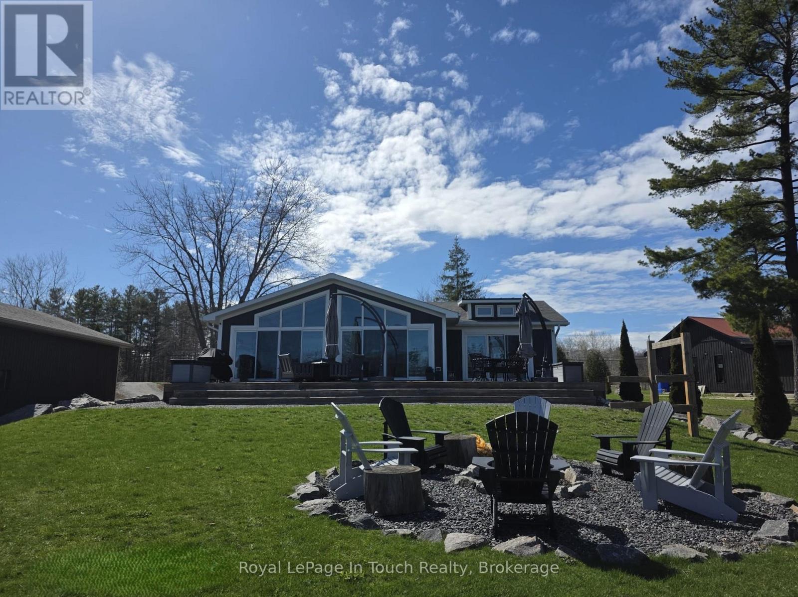 












110 LONE PINE ROAD

,
Georgian Bay (Baxter),




Ontario
L0K1S0

