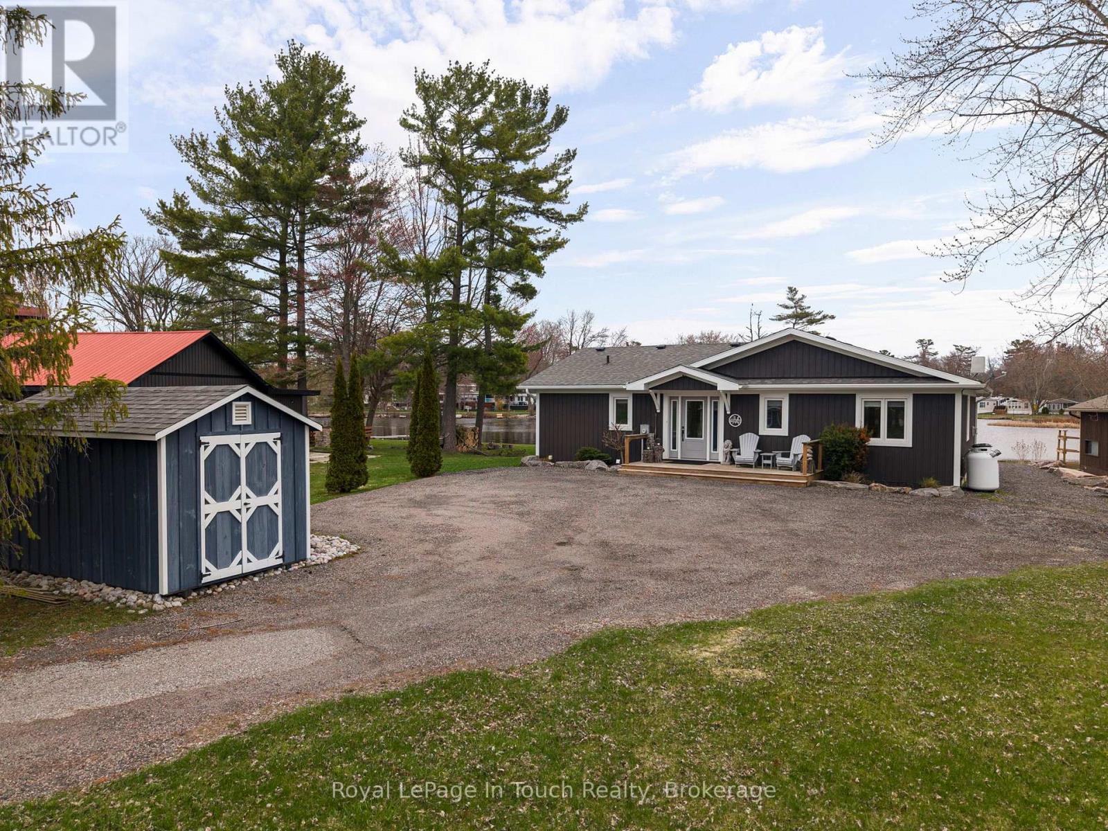 












110 LONE PINE ROAD

,
Georgian Bay (Baxter),




Ontario
L0K1S0

