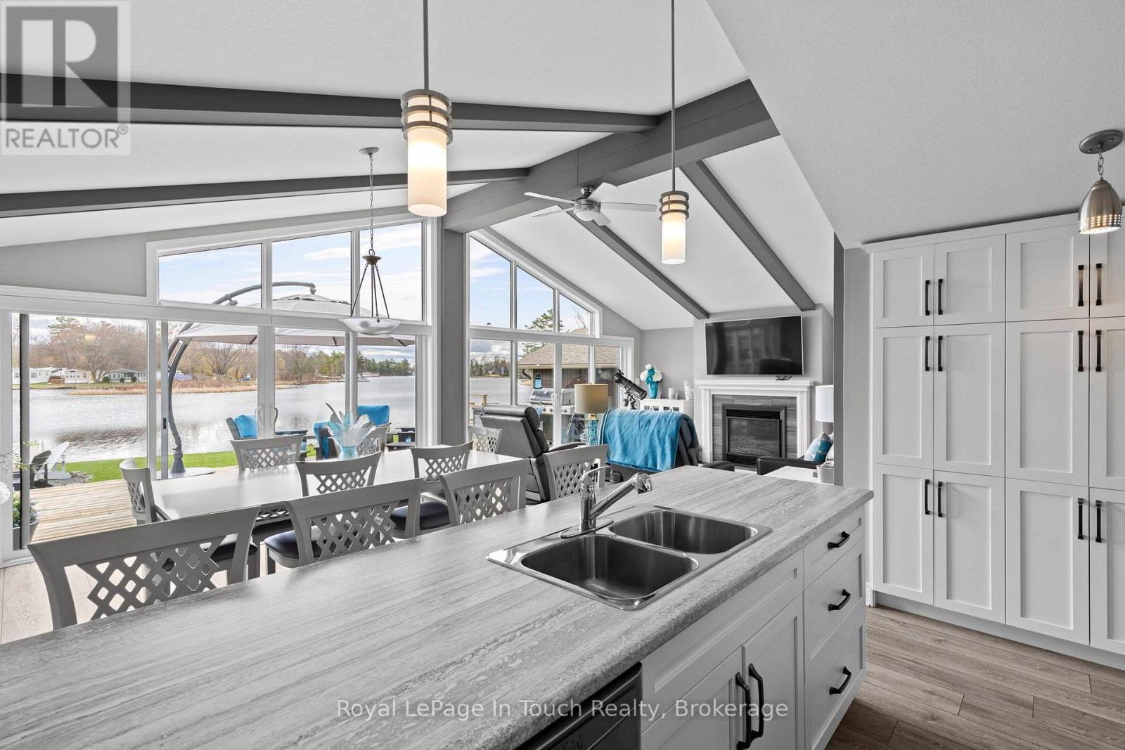 












110 LONE PINE ROAD

,
Georgian Bay (Baxter),




Ontario
L0K1S0

