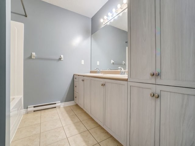 









184


Boul. de la Cité-des-Jeunes

, 3,
Gatineau (Hull),




QC
J8Y6L9


