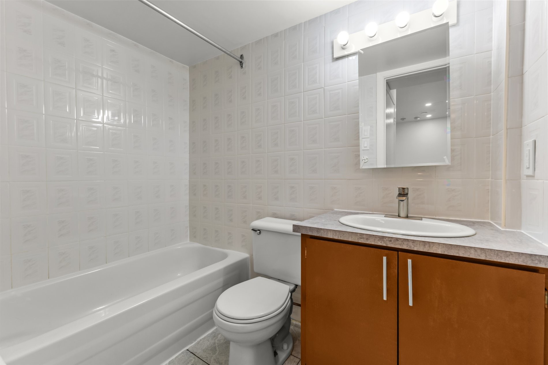 









4450


Av. Bourret

, 102,
Montréal (Côte-des-Neiges/Notre-Dame-de-Grâce),




QC
H3S1X2


