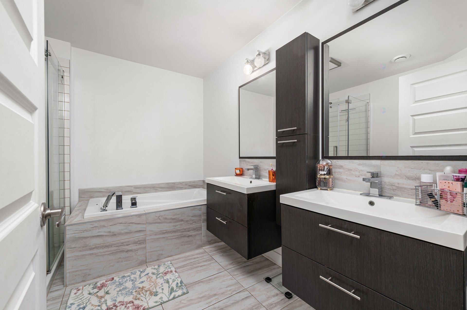 









273


Rue du Grenadier

,
Saint-Constant,




QC
J5A0L1

