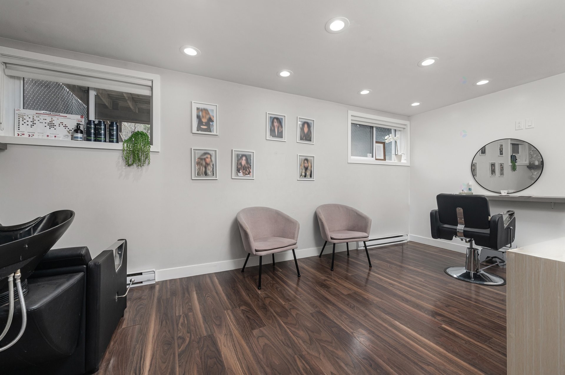 









273


Rue du Grenadier

,
Saint-Constant,




QC
J5A0L1

