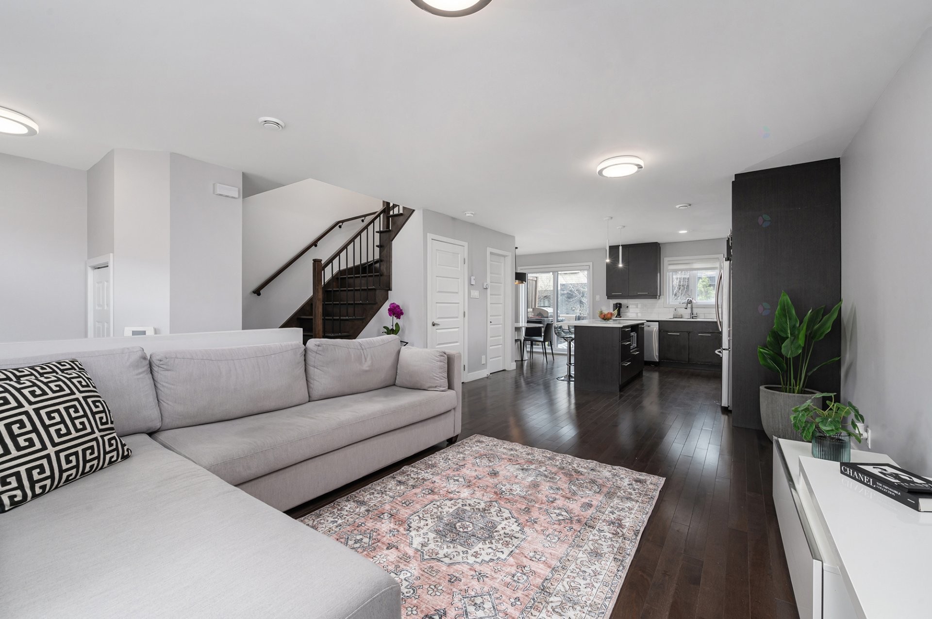 









273


Rue du Grenadier

,
Saint-Constant,




QC
J5A0L1

