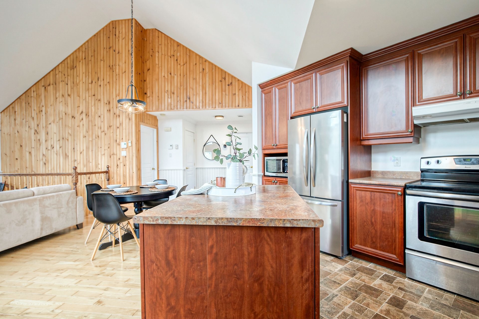 









120


Ch. Thibault

,
Sutton,




QC
J0E2K0

