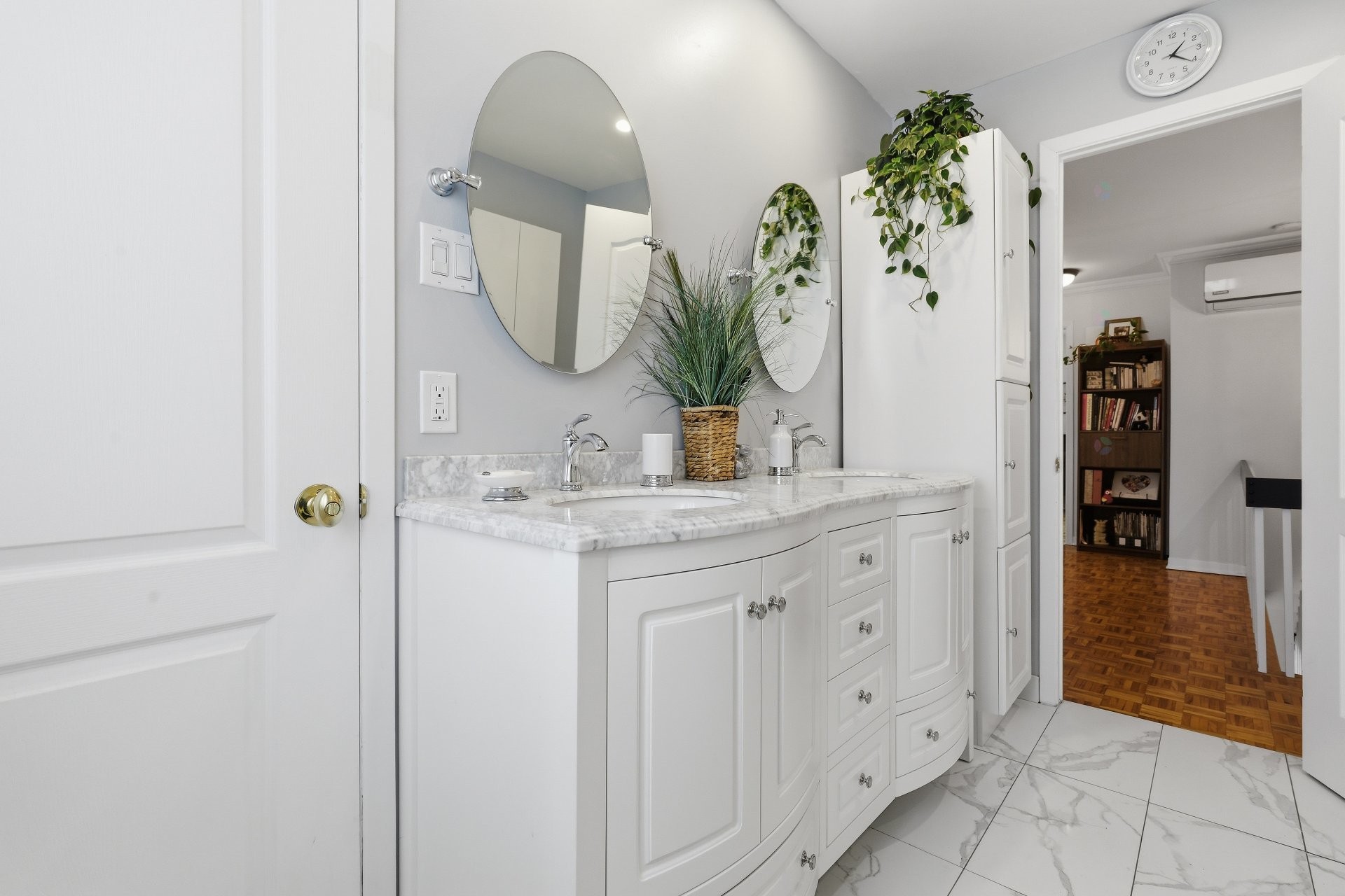 









9060


Rue d'Anjou

,
Montréal (Mercier/Hochelaga-Maisonneuve),




QC
H1K4N5

