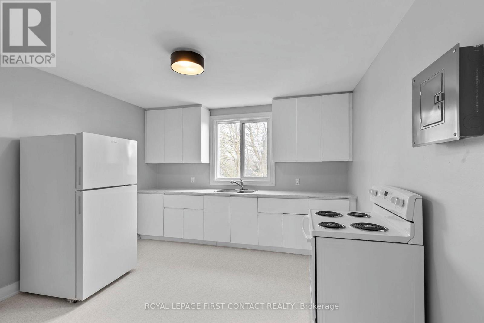 












134 NAPIER STREET

,
Barrie,




Ontario
L4M1W5

