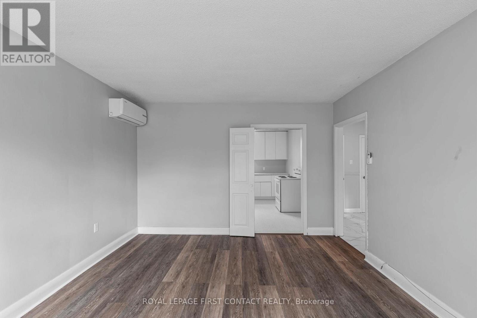 












134 NAPIER STREET

,
Barrie,




Ontario
L4M1W5

