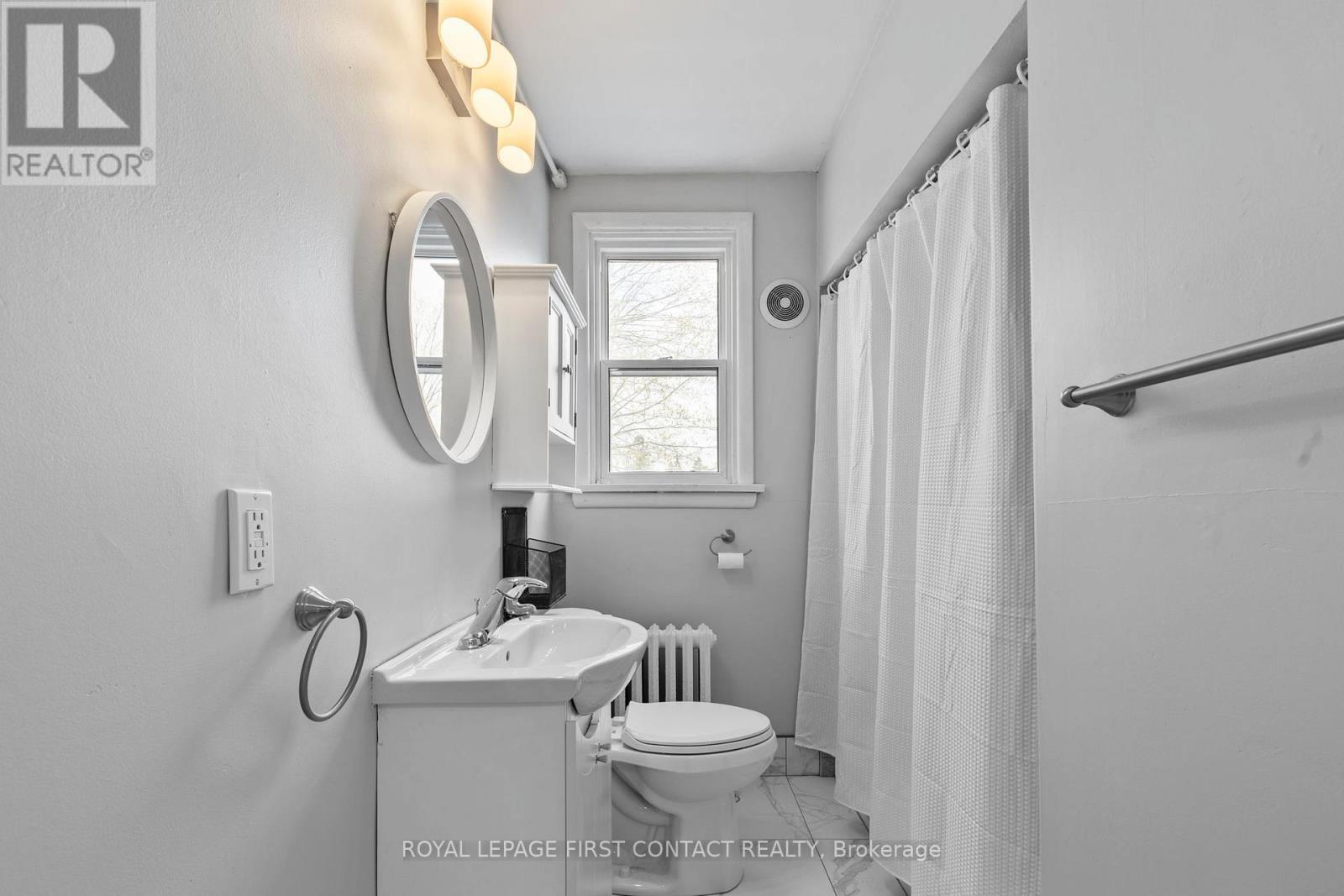 












134 NAPIER STREET

,
Barrie,




Ontario
L4M1W5

