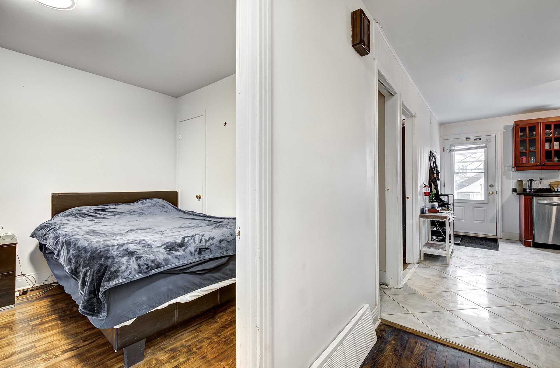 









7030

 - 7030A


Rue Lacroix

,
Montréal (Le Sud-Ouest),




QC
H4E2V3

