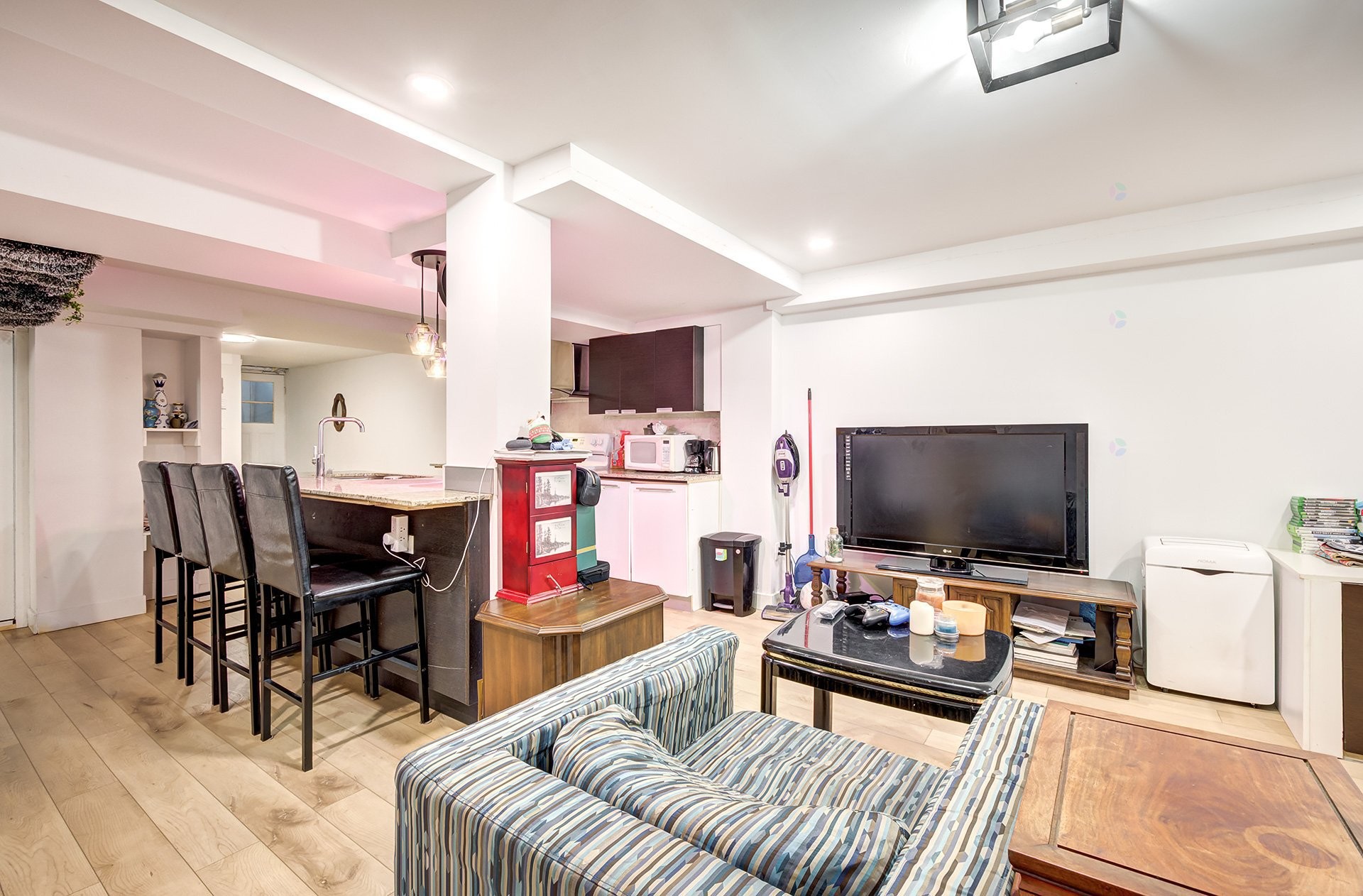 









7030

 - 7030A


Rue Lacroix

,
Montréal (Le Sud-Ouest),




QC
H4E2V3

