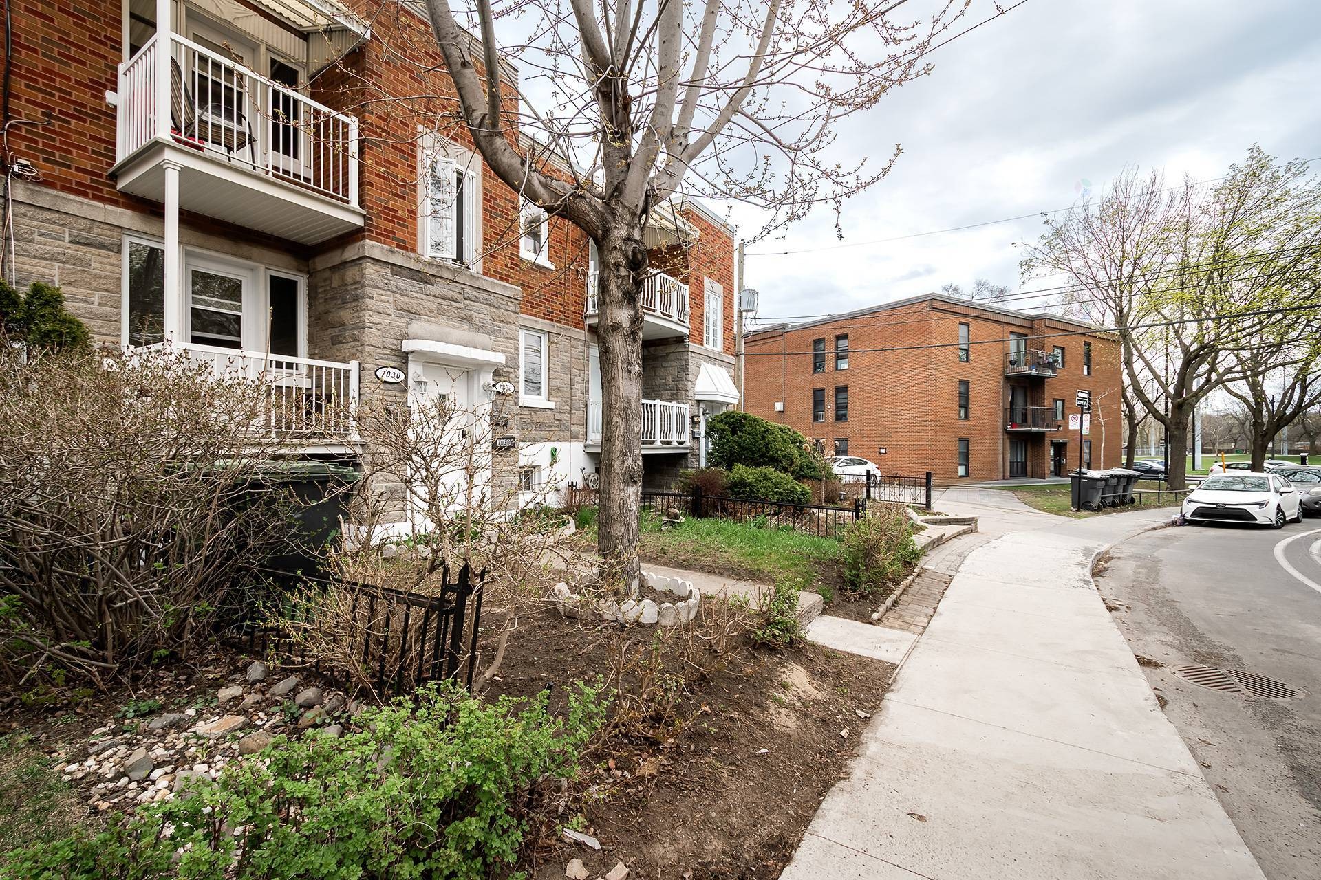 









7030

 - 7030A


Rue Lacroix

,
Montréal (Le Sud-Ouest),




QC
H4E2V3


