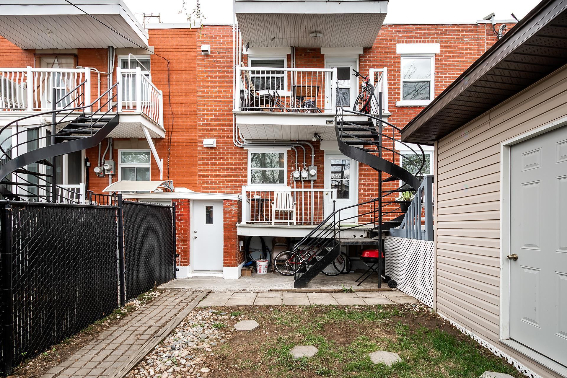 









7030

 - 7030A


Rue Lacroix

,
Montréal (Le Sud-Ouest),




QC
H4E2V3

