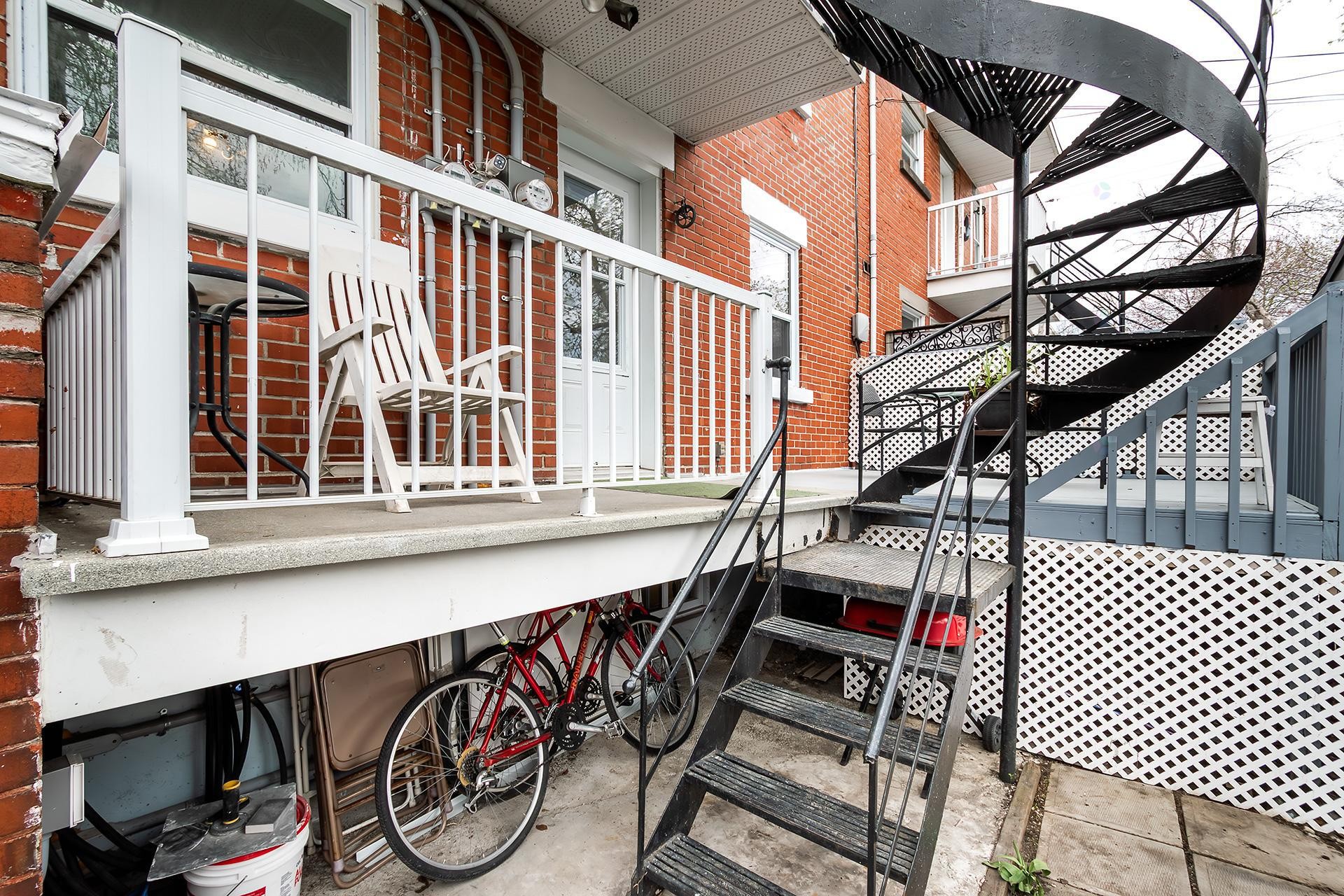 









7030

 - 7030A


Rue Lacroix

,
Montréal (Le Sud-Ouest),




QC
H4E2V3

