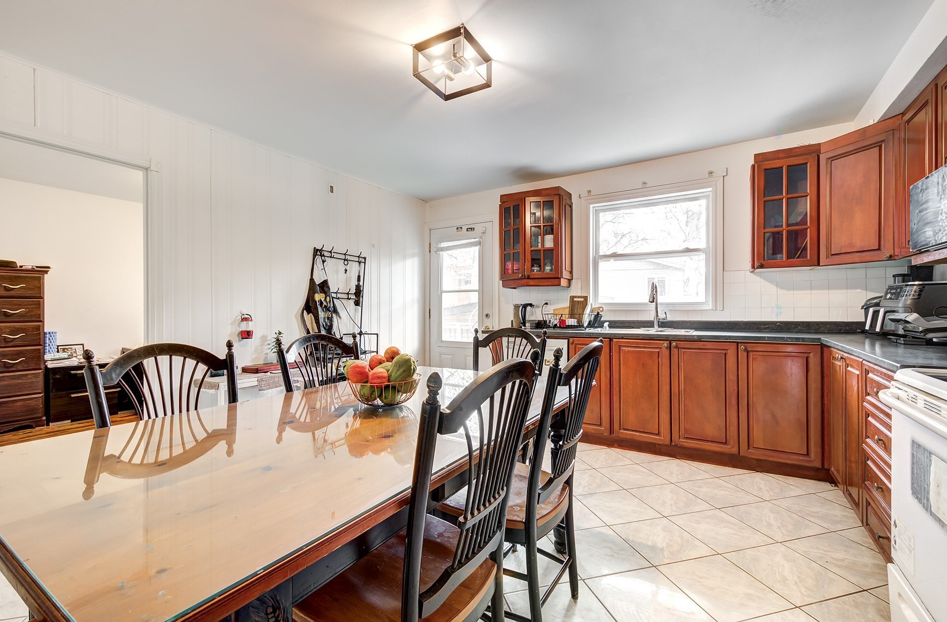 









7030

 - 7030A


Rue Lacroix

,
Montréal (Le Sud-Ouest),




QC
H4E2V3

