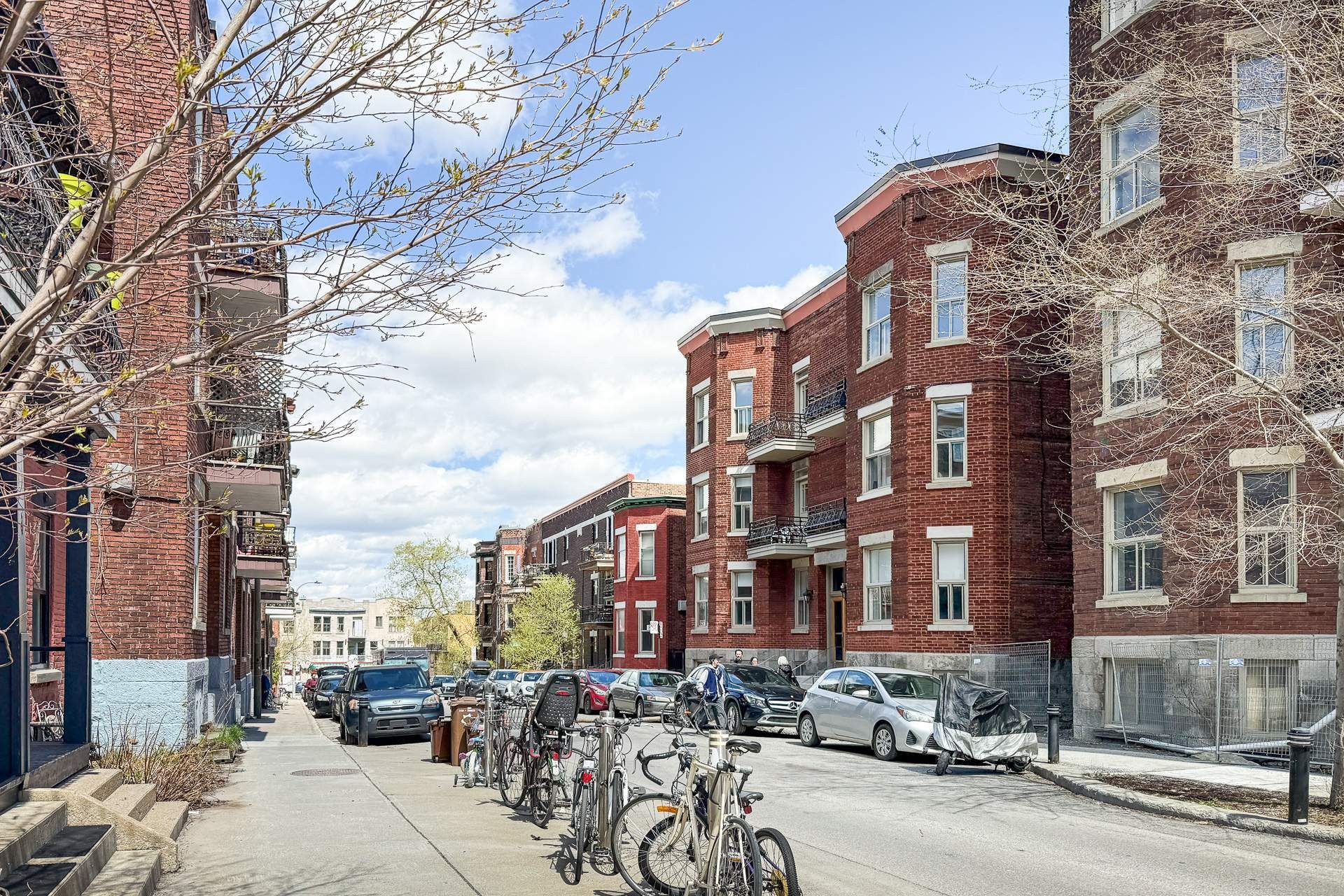 









384

 - 386


Rue Édouard-Charles

,
Montréal (Le Plateau-Mont-Royal),




QC
H2V2N2

