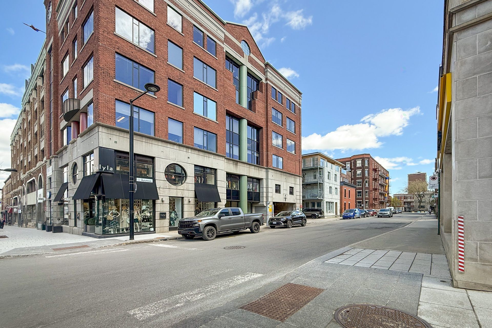 









384

 - 386


Rue Édouard-Charles

,
Montréal (Le Plateau-Mont-Royal),




QC
H2V2N2

