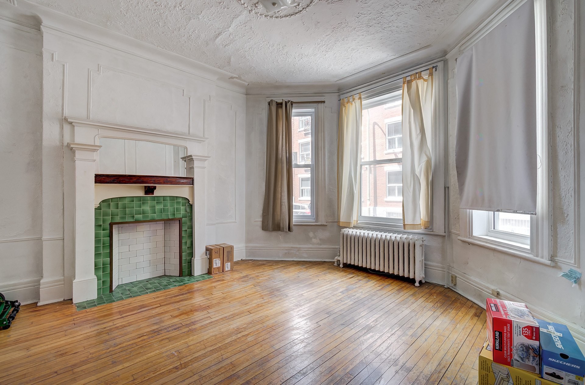 









384

 - 386


Rue Édouard-Charles

,
Montréal (Le Plateau-Mont-Royal),




QC
H2V2N2

