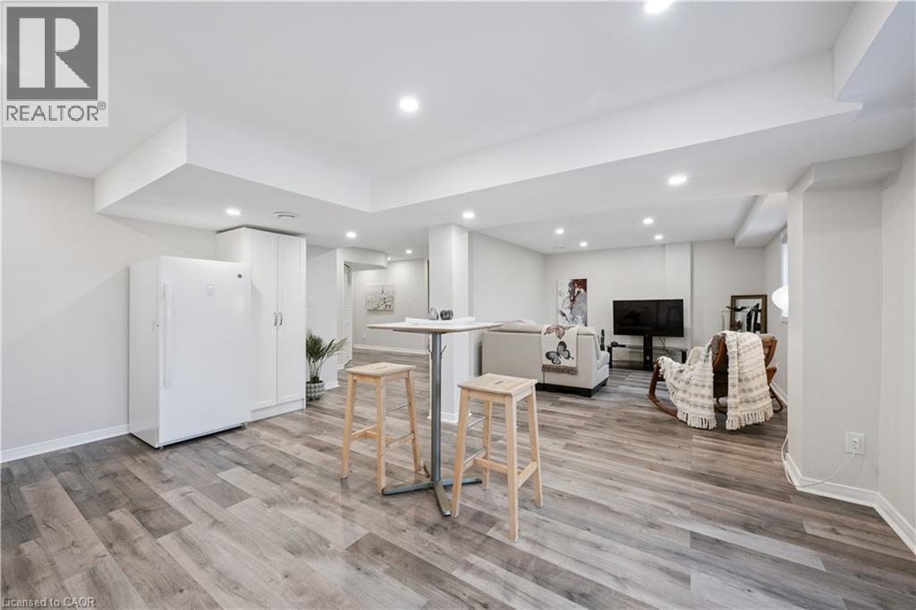 












87 RIDGE Road

,
Cambridge,




Ontario
N3E0C6

