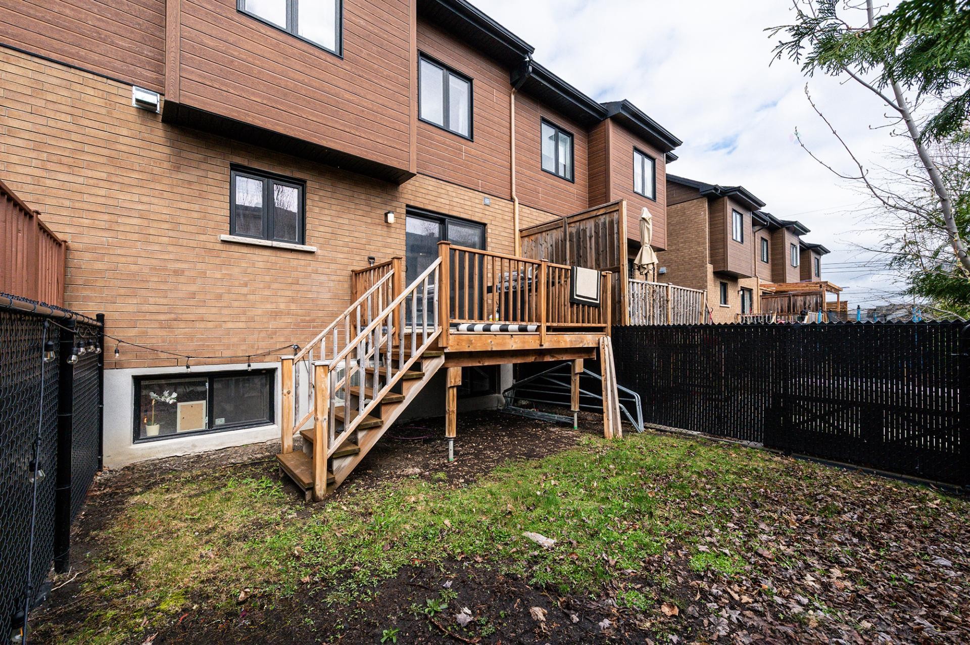 









273Z


Rue du Grenadier

,
Saint-Constant,




QC
J5A0L1

