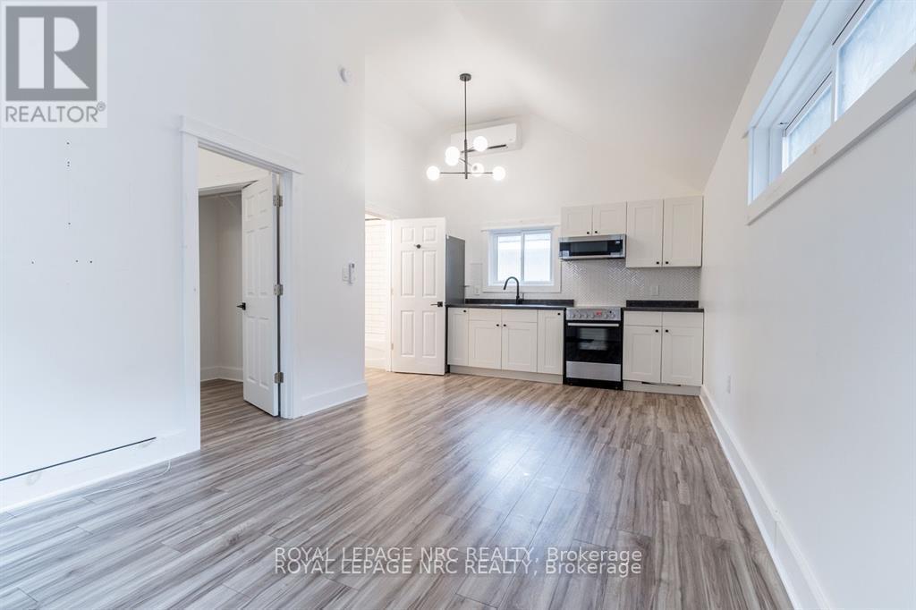 












387 ELMWOOD AVENUE

,
Fort Erie (Crystal Beach),




Ontario
L0S1B0

