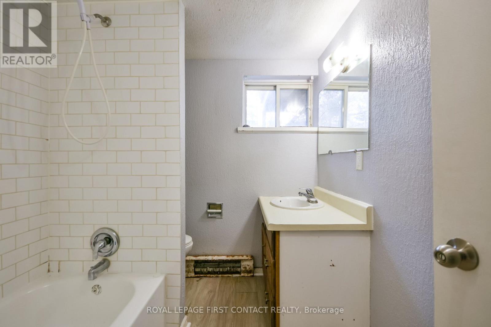 












3071 MOSLEY STREET

,
Wasaga Beach,




Ontario
L9Z1W7

