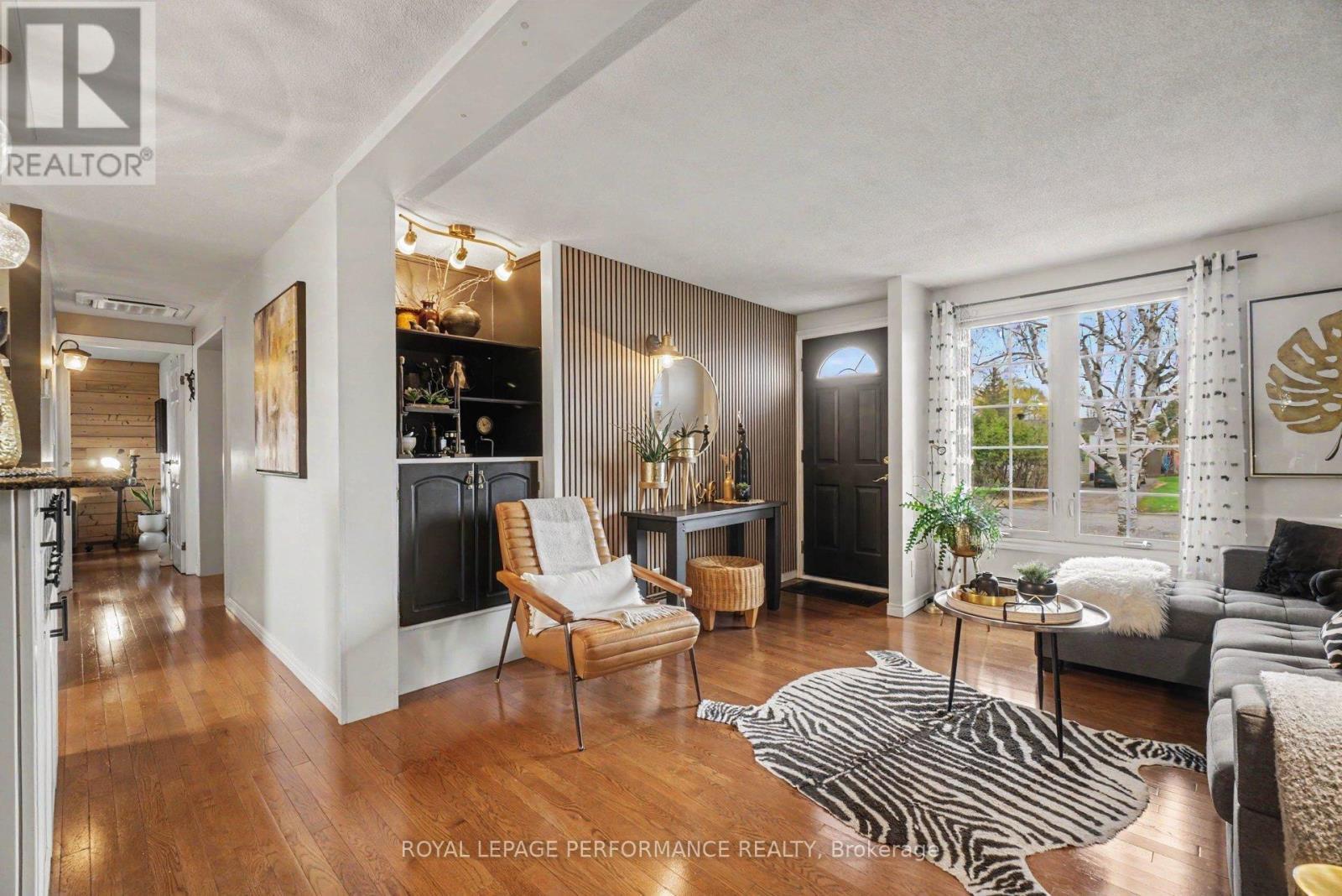 












1497 BLACKHEATH STREET

,
Ottawa,




Ontario
K1E1K6


