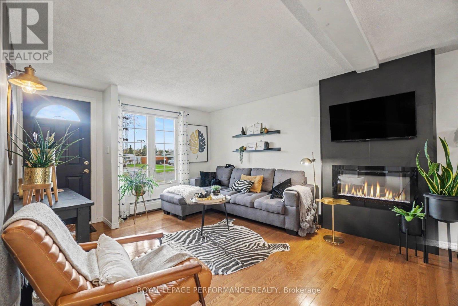 












1497 BLACKHEATH STREET

,
Ottawa,




Ontario
K1E1K6

