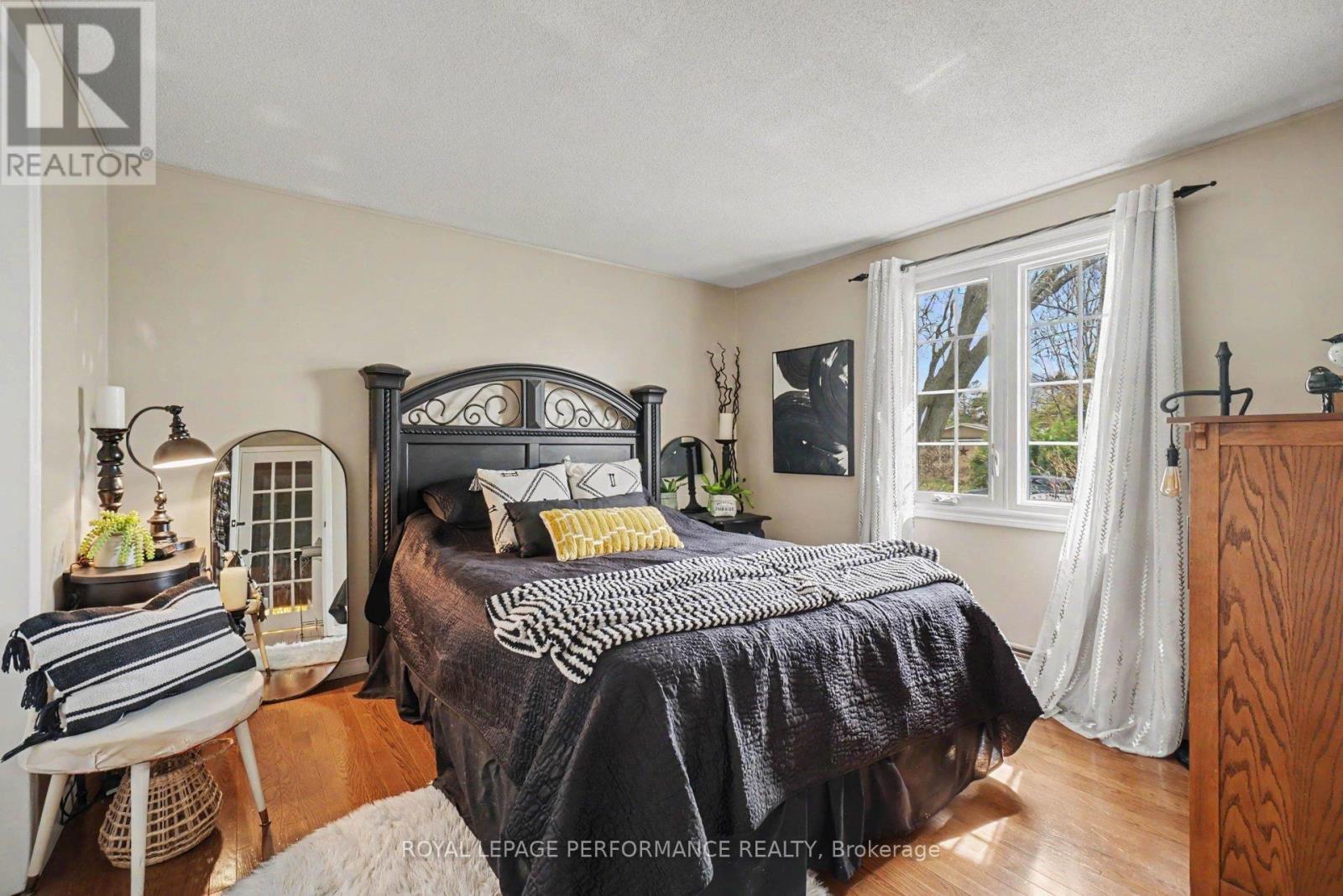 












1497 BLACKHEATH STREET

,
Ottawa,




Ontario
K1E1K6

