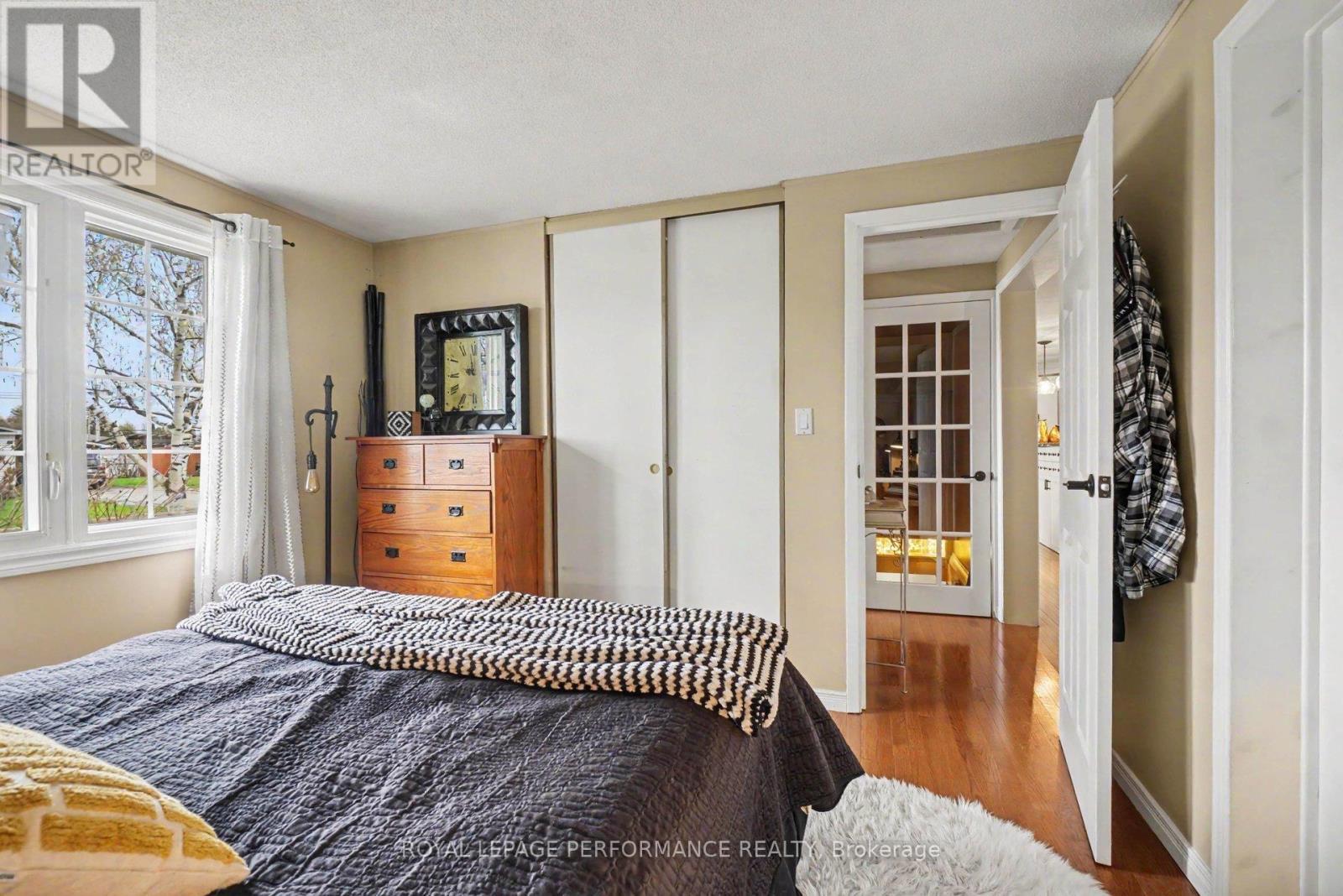 












1497 BLACKHEATH STREET

,
Ottawa,




Ontario
K1E1K6

