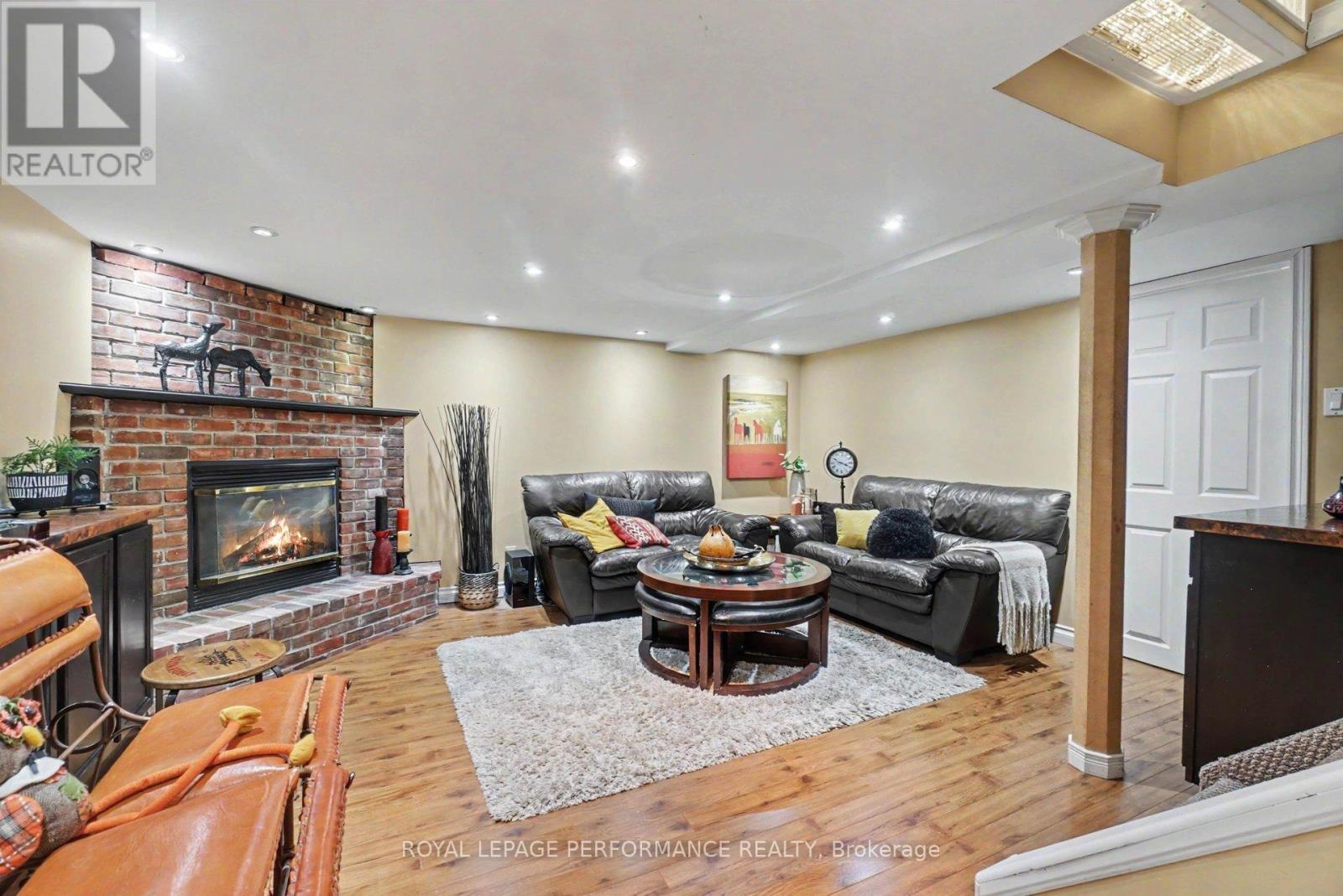 












1497 BLACKHEATH STREET

,
Ottawa,




Ontario
K1E1K6

