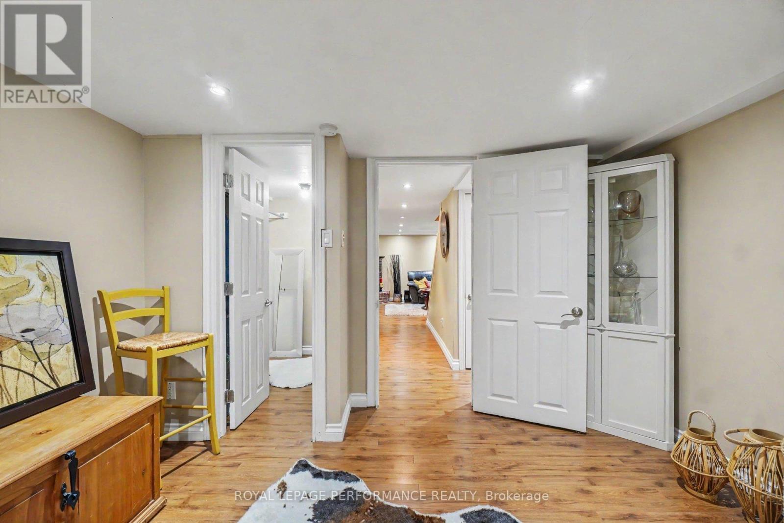 












1497 BLACKHEATH STREET

,
Ottawa,




Ontario
K1E1K6

