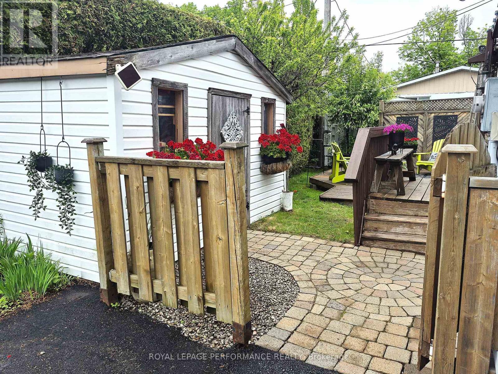 












1497 BLACKHEATH STREET

,
Ottawa,




Ontario
K1E1K6

