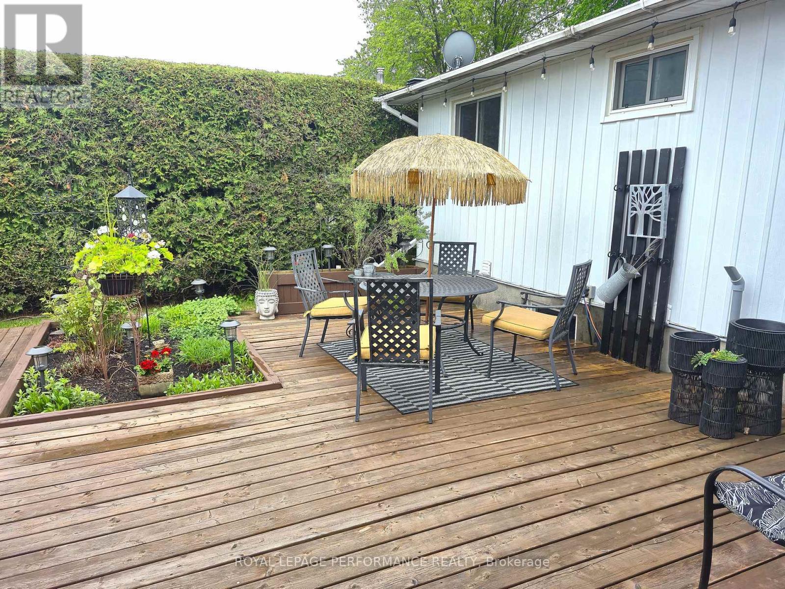 












1497 BLACKHEATH STREET

,
Ottawa,




Ontario
K1E1K6

