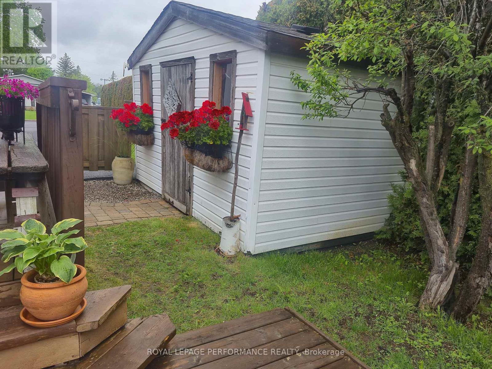 












1497 BLACKHEATH STREET

,
Ottawa,




Ontario
K1E1K6

