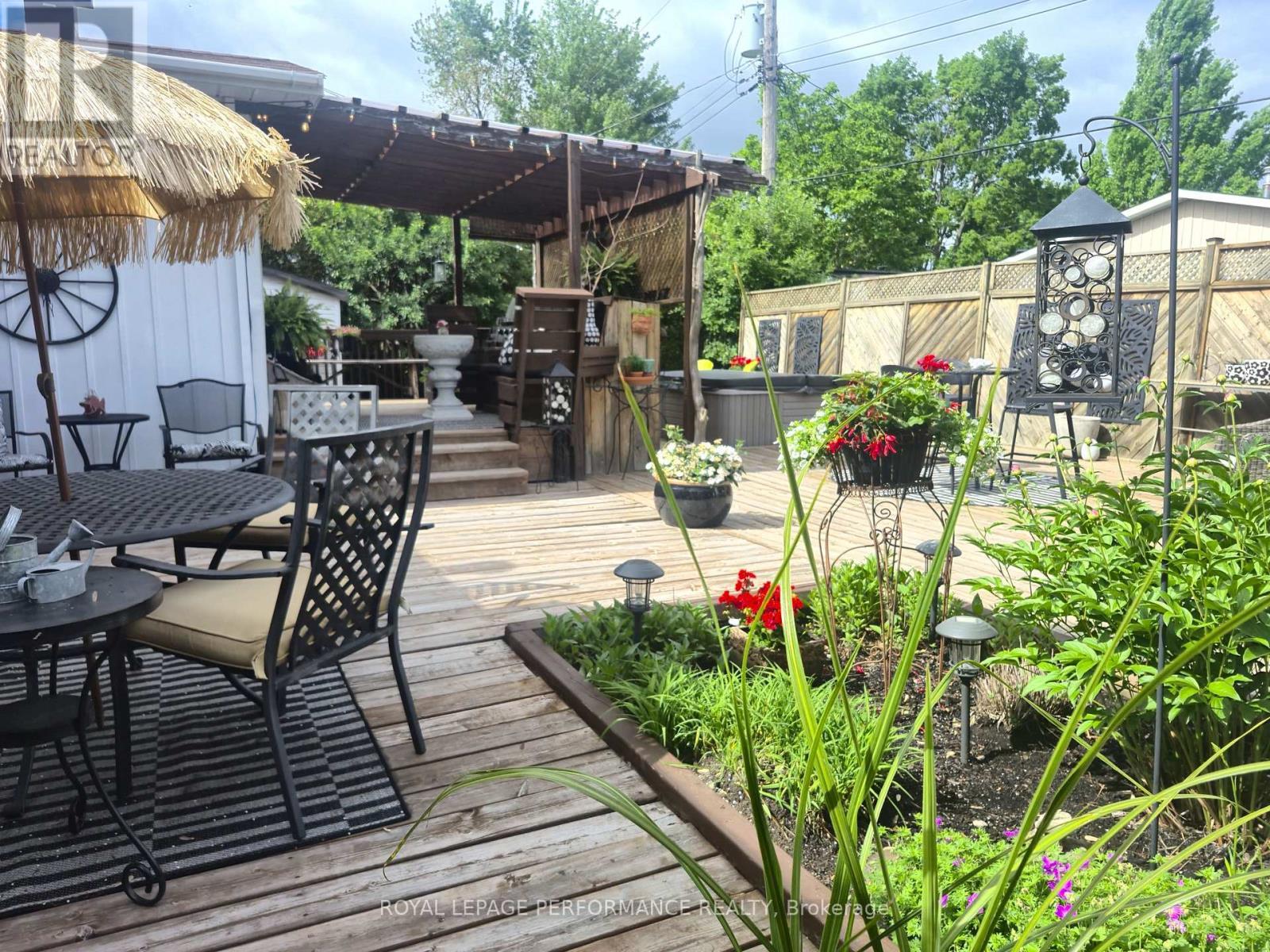 












1497 BLACKHEATH STREET

,
Ottawa,




Ontario
K1E1K6

