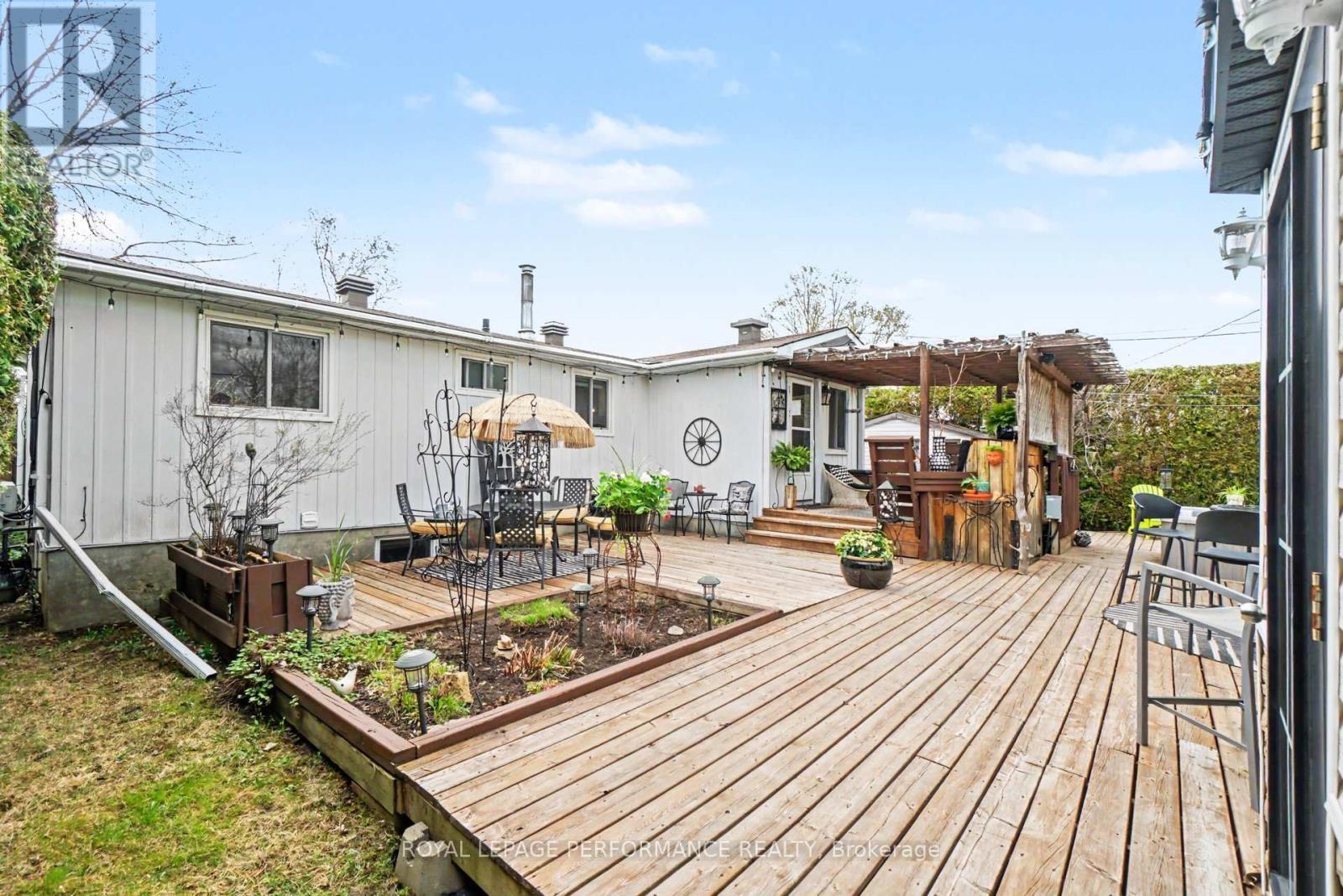 












1497 BLACKHEATH STREET

,
Ottawa,




Ontario
K1E1K6

