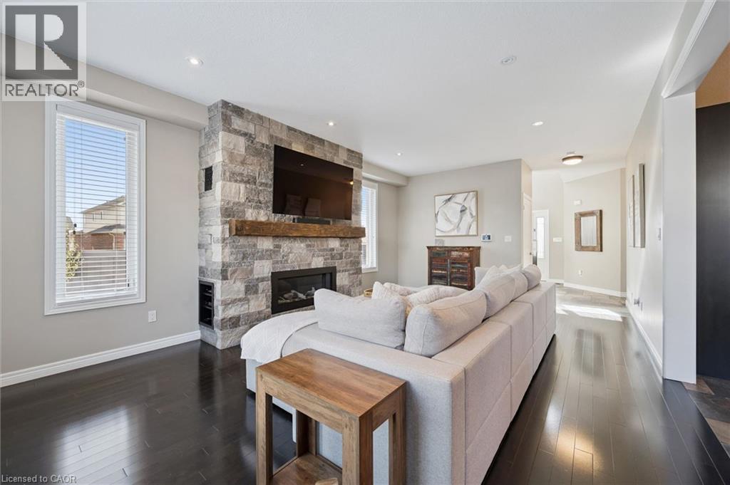 












24 POPHAM Drive

,
Guelph,




Ontario
N1E0B8

