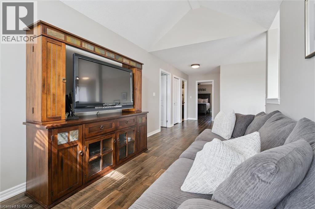 












24 POPHAM Drive

,
Guelph,




Ontario
N1E0B8

