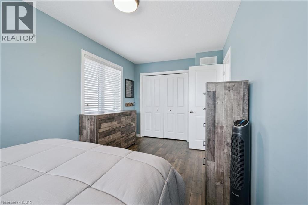 












24 POPHAM Drive

,
Guelph,




Ontario
N1E0B8

